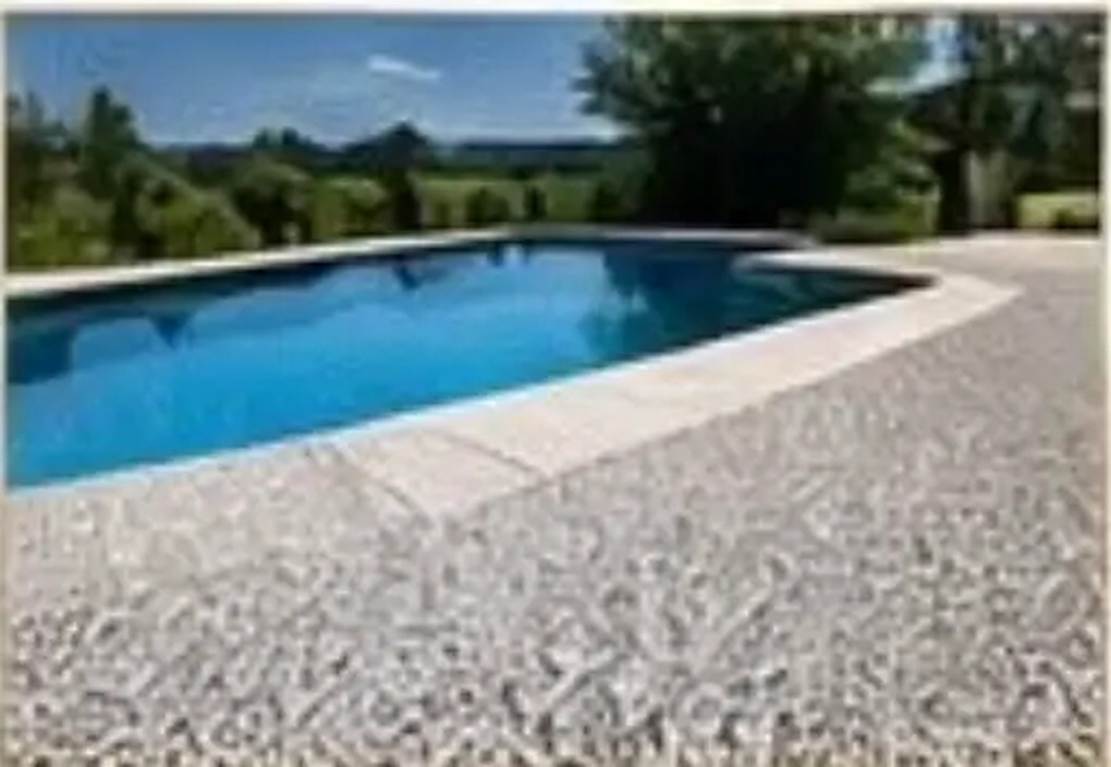 Textured epoxy pool deck